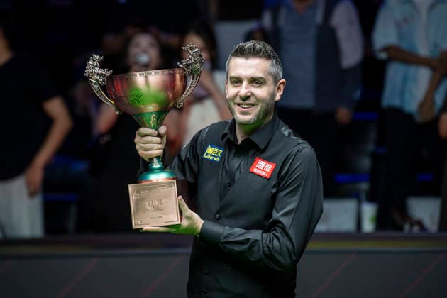 (260817) -- TAIYUAN, Aug. 17, 2026 -- Mark Selby of England poses with the trophy after winning the final match between Mark Selby of England and Noppon Saengkham of Thailand at China Open 2026 snooker tournament in Taiyuan, north China s Shanxi Province, Aug. 16, 2026. ) (SP)CHINA-TAIYUAN-SNOOKER-CHINA OPEN-FINAL CaoxYang 
