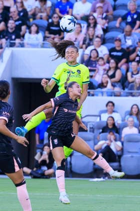 August 16, 2026, Los Angeles, California, USA: Trinity Rodman 2 of the Washington Spirit jumps over Gisele Thompson 20 of the Angel City FC to head the ball during their regular season NWSL game on Sunday August 16, 2026 at the BMO Stadium in Los Angeles, California. ACFC ties with Spirit, 1-1. ARIANA RUIZ PI ACFC Vs. Washington Spirit  - ZUMAp124 20260816_zaa_p124_060 Copyright: xArianaxRuizx