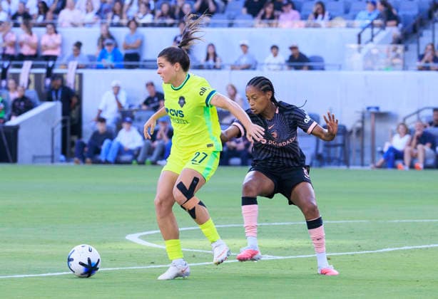 August 16, 2026, Los Angeles, California, USA: Sofia Cantore 27 of the Washington Spirit receives the ball as Ary Borges 8 of the Angel City FC defends during their regular season NWSL game on Sunday August 16, 2026 at the BMO Stadium in Los Angeles, California. ACFC ties with Spirit, 1-1. ARIANA RUIZ PI ACFC Vs. Washington Spirit  - ZUMAp124 20260816_zaa_p124_066 Copyright: xArianaxRuizx