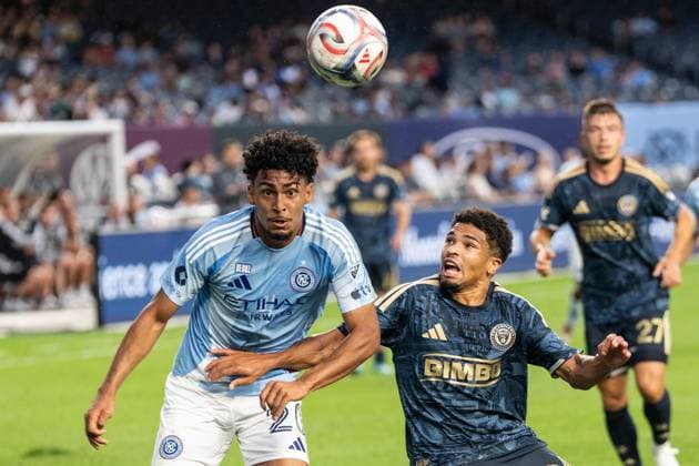 August 16, 2026, Bronx, New York, USA: Luighi Hanri Sousa Santos (20) of NYCFC and Nathan Harriel (26) of Philadelphia Union fight for the ball during MLS, Fussball Herren, USA regular season game between NYCFC and Philadelphia Union at Yankee stadium in New York, NY on August 16, 2026. Philadelphia won 3 - 2. MLS Regular Season Game Between NYCFC And Philadelphia Union  - ZUMAr339 20260816_znp_r339_017 Copyright: xLevxRadinx