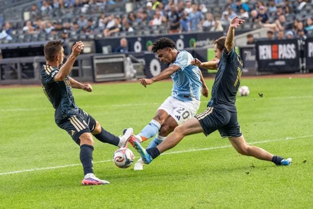 August 16, 2026, Bronx, New York, USA: Luighi Hanri Sousa Santos (20) of NYCFC shoots on goal during MLS, Fussball Herren, USA regular season game between NYCFC and Philadelphia Union at Yankee stadium in New York, NY on August 16, 2026. Philadelphia won 3 - 2. MLS Regular Season Game Between NYCFC And Philadelphia Union  - ZUMAr339 20260816_znp_r339_021 Copyright: xLevxRadinx