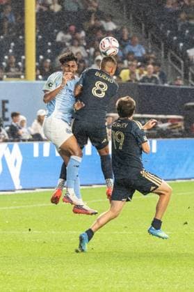 August 16, 2026, Bronx, New York, USA: Luighi Hanri Sousa Santos (20) of NYCFC and Jesus Bueno (8) of Philadelphia Union fight for the ball during MLS, Fussball Herren, USA regular season game between NYCFC and Philadelphia Union at Yankee stadium in New York, NY on August 16, 2026. Philadelphia won 3 - 2. Bronx USA - ZUMAr339 20260816_znp_r339_037 Copyright: xLevxRadinx