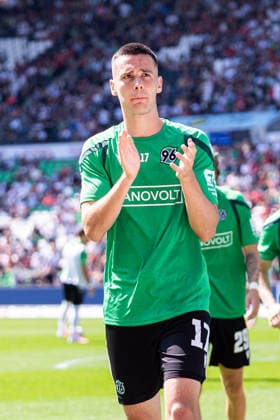Hannover, Deutschland 16. August 2026: 2. BL - 2026 2027 - Sp. 2 - Hannover 96 gegen VfL Wolfsburg Im Bild: Bastian Allgeier (H96) DFL DFB regulations prohibit any use of photographs as image sequences and or quasi-video Heinz von Heiden Arena Niedersachsen *** Hanover, Germany, August 16, 2026, 2nd Bundesliga 2026–2027, Matchday 2: Hannover 96 vs. VfL Wolfsburg. Pictured: Bastian Allgeier (H96). DFL and DFB regulations prohibit any use of photographs as image sequences and or quasi-video. Heinz von Heiden Arena, Lower Saxony Copyright: xFotostandx xKruczynskix