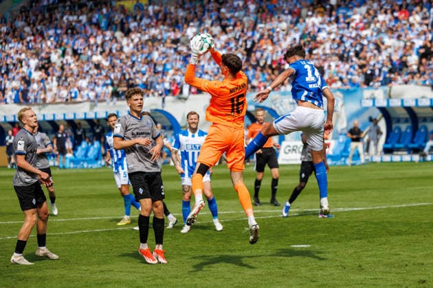 v.l. Julian Rieckmann (Waldhof) ,Moritz Polte (Waldhof) , Jan Niemann (Waldhof) und Lukas Wallner (Rostock) ; GER, FC Hansa Rostock vs. SV Waldhof Mannheim, Fußball, Männer, 3.Liga, 02.Spieltag, Spielzeit 2026 2027, 16.08.2026 Rostock Ostseestadion Mecklenburg - Vorpommern Deutschland *** from left: Julian Rieckmann (Waldhof), Moritz Polte (Waldhof), Jan Niemann (Waldhof), and Lukas Wallner (Rostock, GER); FC Hansa Rostock vs. SV Waldhof Mannheim; Soccer; Men; 3rd Division; Matchday 2; 2026–2027 Season; August 16, 2026, Rostock Ostseestadion, Mecklenburg-Western Pomerania, Germany