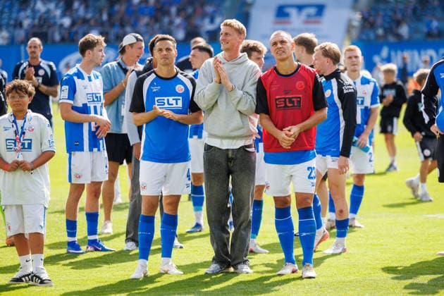 v.l. Kenan Fatkic (Rostock) , Emil Frost Holten (Rostock) und Franz Pfanne (Rostock) sind ist enträuscht, wütend, frustriert, sauer ; GER, FC Hansa Rostock vs. SV Waldhof Mannheim, Fußball, Männer, 3.Liga, 02.Spieltag, Spielzeit 2026 2027, 16.08.2026 Rostock Ostseestadion Mecklenburg - Vorpommern Deutschland *** v l Kenan Fatkic Rostock, Emil Frost Holten (Rostock) and Franz Pfanne (Rostock) are disappointed, angry, frustrated, and upset. GER, FC Hansa Rostock vs. SV Waldhof Mannheim, Soccer, Men, 3rd Division, Matchday 2, 2026–2027 Season, August 16, 2026, Rostock Ostseestadion, Mecklenburg-Western Pomerania, Germany
