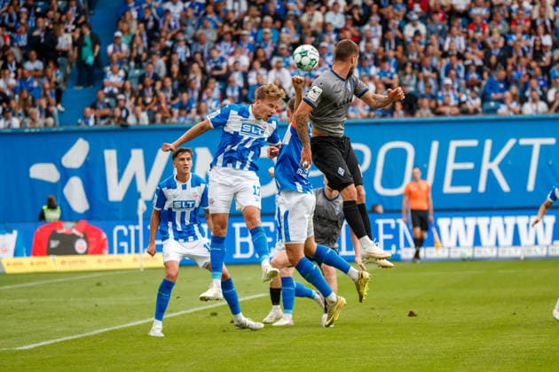 links Florian Carstens (Rostock) gegen Julian Ulbricht (Waldhof) ; GER, FC Hansa Rostock vs. SV Waldhof Mannheim, Fußball, Männer, 3.Liga, 02.Spieltag, Spielzeit 2026 2027, 16.08.2026 Rostock Ostseestadion Mecklenburg - Vorpommern Deutschland *** Left: Florian Carstens (Rostock) vs. Julian Ulbricht (Waldhof GER), FC Hansa Rostock vs. SV Waldhof Mannheim, Soccer, Men, 3rd Division, Matchday 2, 2026–2027 Season, August 16, 2026, Rostock Ostseestadion, Mecklenburg-Western Pomerania, Germany