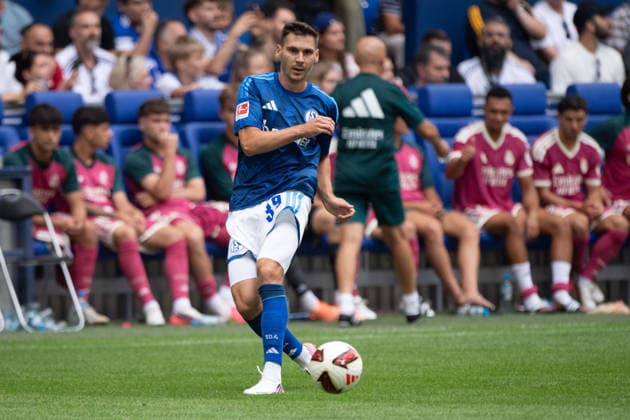 Maximilian WOEBER (Wöber, GE) Aktion, Einzelaktion Fussball Freundschaftsspiel FC Schalke 04 - Real Madrid 0-3 am 16.08.2026 in der Veltins-Arena Gelsenkirchen Deutschland. DFL regulations prohibit any use of photographs as image sequences and or quasi-video Â *** Maximilian WOEBER Wöber, GE Action, Individual Action, Soccer Friendly Match: FC Schalke 04 vs. Real Madrid 0–3 on August 16, 2026, at the Veltins Arena in Gelsenkirchen, Germany. DFL regulations prohibit any use of photographs as image sequences and or quasi-video. Â