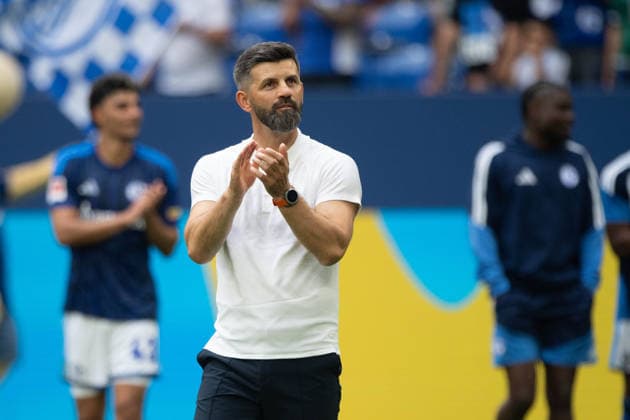 Trainer Miron MUSLIC (GE) geht eine Ehrenrunde, Fussball Freundschaftsspiel FC Schalke 04 - Real Madrid 0-3 am 16.08.2026 in der Veltins-Arena Gelsenkirchen Deutschland. DFL regulations prohibit any use of photographs as image sequences and or quasi-video Â *** Coach Miron MUSLIC GE takes a lap of honor; FC Schalke 04 vs. Real Madrid 0–3 friendly soccer match on August 16, 2026, at the Veltins Arena in Gelsenkirchen, Germany. DFL regulations prohibit any use of photographs as image sequences and or quasi-video. Â