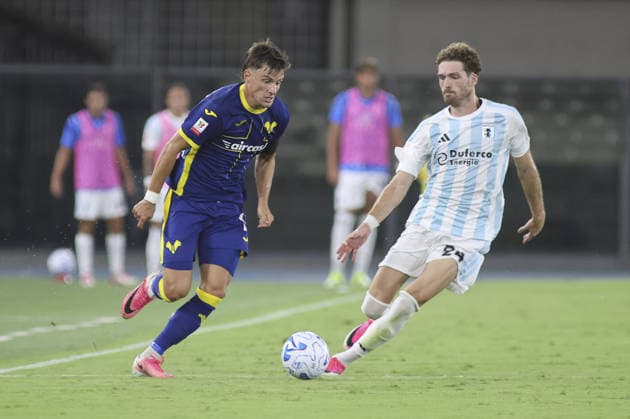 IPA87565395 - Mattia Compagnon of Hellas Verona FC battles for the ball with Andrea Franzoni of Virtus Entella during the Hellas Verona FC vs. Virtus Entella match, the 32nd round of the 2026-27 Coppa Italia Frecciarossa, at the Marcantonio Bentegodi Stadium in Verona (VR), Italy, on August 16, 2026.  Copyright: xDavidexCasentini IPAxSportx xx 87565395