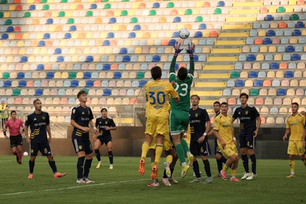 IPA87565368 - Pietro Boer (23) of S.S. Juve Stabia controls the ball during the Round of 32 of the 2026 27 Coppa Italia soccer match between Frosinone Calcio and S.S. Juve Stabia on August 16, 2023, at the Benito Stirpe Stadium (Frosinone), Italy  Copyright: xSalvatorexVaro IPAxSportx xx 87565368