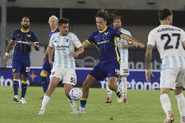 SOCCER - Coppa Italia - Hellas Verona FC vs. Virtus Entella Photo by IPA ABACAPRESS.COM87565357 - Leorat Bega of Hellas Verona FC battles for the ball with Lucas Felippe of Virtus Entella during the Hellas Verona FC vs. Virtus Entella match—the 32nd round of the 2026-27 Coppa Italia Frecciarossa—at Marcantonio Bentegodi Stadium in Verona (VR), Italy, on August 16, 2026. Verona Italy  Copyright: xIPAxSport ABACAx