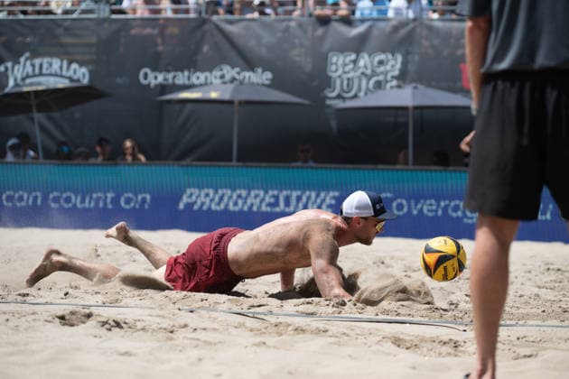 2026 AVP Manhattan Beach Open Paul Lotman misses a save during the 2026 Manhattan Beach Open at Manhattan Beach Pier on Sunday, August 16, 2026. Manhattan Beach Californai United States  Copyright: xEdwinxSox originalFilename:so-2026avpm260816_npy6f.jpg