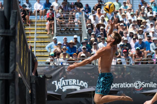 2026 AVP Manhattan Beach Open Taylor Crabb pokes the ball over the net during the 2026 Manhattan Beach Open at Manhattan Beach Pier on Sunday, August 16, 2026. Manhattan Beach Californai United States  Copyright: xEdwinxSox originalFilename:so-2026avpm260816_npl0P.jpg
