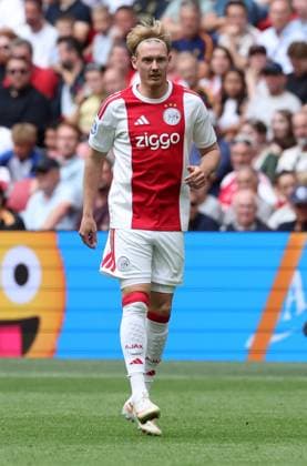 AMSTERDAM - AFC Ajax Amsterdam middenvelder Julian Brandt tijdens de Vriendenloterij eredivisie wedstrijd tussen Ajax en SC Heerenveen in Johan Cruijff ArenA op 16 augustus 2026 in Amsterdam , Nederland. - *** AMSTERDAM — AFC Ajax Amsterdam midfielder Julian Brandt during the Vriendenloterij Eredivisie match between Ajax and SC Heerenveen at the Johan Cruijff ArenA on August 16, 2026, in Amsterdam, the Netherlands