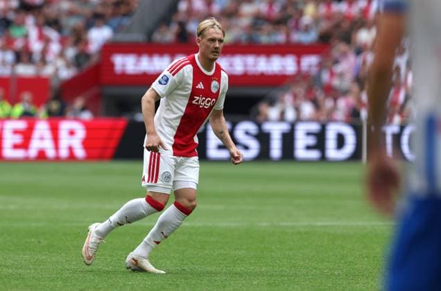 AMSTERDAM - AFC Ajax Amsterdam middenvelder Julian Brandt tijdens de Vriendenloterij eredivisie wedstrijd tussen Ajax en SC Heerenveen in Johan Cruijff ArenA op 16 augustus 2026 in Amsterdam , Nederland. - *** AMSTERDAM — AFC Ajax Amsterdam midfielder Julian Brandt during the Vriendenloterij Eredivisie match between Ajax and SC Heerenveen at the Johan Cruijff ArenA on August 16, 2026, in Amsterdam, the Netherlands
