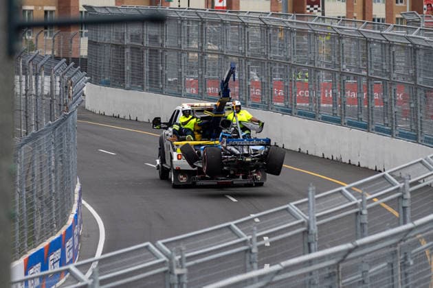 2026 Ontario Honda Dealers Indy At Markham - Race Kyle Kirkwood s damaged car ( 27) is lifted by the IndyCar, Indy Car, IRL, USA Safety Team during the 2026 Ontario Honda Dealers Indy at Markham on the Streets of Markham in Markham, Ontario, on August 16, 2026. Markham Canada  Copyright: xMathewxKox originalFilename:ko-notitle260816_npfZl.jpg