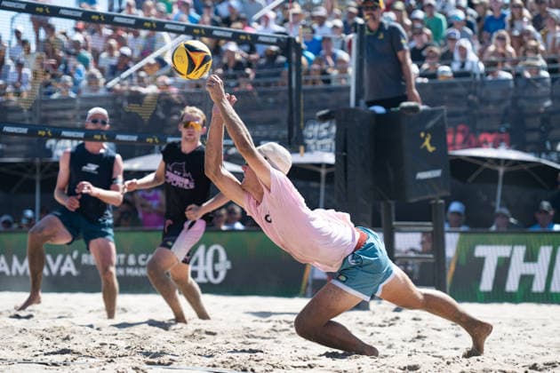 2026 AVP Manhattan Beach Open Thomas Hurst dives to save the play during the 2026 Manhattan Beach Open on Sunday, August 16, 2026 at Manhattan Beach Pier. Manhattan Beach Californai United States  Copyright: xEdwinxSox originalFilename:so-2026avpm260816_npUnz.jpg