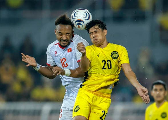 Malaysia Vs Vietnam in Kuala Lumpur, Malaysia - 16 Aug 2026 Muhammad Syafiq Bin Ahmad of Malaysia (R) and Xuan Son Nguyen of Vietnam seen in action during the ASEAN Hyundai Cup 2026 First-Leg Semi-Final match between Malaysia and Vietnam at Kuala Lumpur Football Stadium. Final score; Malaysia 0:2 Vietnam Kuala Lumpur Malaysia Copyright: xWongxFokxLoyx xSOPAxImagesx 20260816_AFW_1451 copy