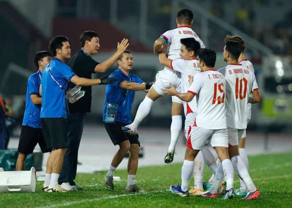 Malaysia Vs Vietnam in Kuala Lumpur, Malaysia - 16 Aug 2026 Vietnam s players celebrate after scoring a second goal during the ASEAN Hyundai Cup 2026 First-Leg Semi-Final match between Malaysia and Vietnam at Kuala Lumpur Football Stadium. Final score; Malaysia 0:2 Vietnam Kuala Lumpur Malaysia Copyright: xWongxFokxLoyx xSOPAxImagesx 20260816_AFW_2930 copy