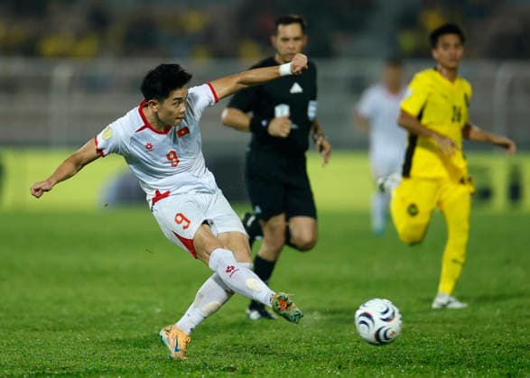 Malaysia Vs Vietnam in Kuala Lumpur, Malaysia - 16 Aug 2026 Dinh Bac Nguyen of Vietnam seen in action during the ASEAN Hyundai Cup 2026 First-Leg Semi-Final match between Malaysia and Vietnam at Kuala Lumpur Football Stadium. Final score; Malaysia 0:2 Vietnam Kuala Lumpur Malaysia Copyright: xWongxFokxLoyx xSOPAxImagesx 20260816_AFW_3421 copy