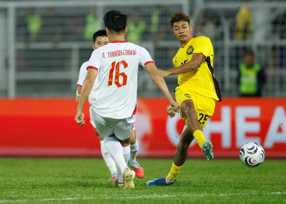 August 16, 2026, Kuala Lumpur, Malaysia: Thanh Chung Nguyen of Vietnam (L) and Muhammad Faris Danish Bin Asrul of Malaysia seen in action during the ASEAN Hyundai Cup 2026 First-Leg Semi-Final match between Malaysia and Vietnam at Kuala Lumpur Football Stadium. Final score; Malaysia 0:2 Vietnam Malaysia Vs Vietnam In Kuala Lumpur, Malaysia - 16 Aug 2026  - ZUMAs197 20260816_aaa_s197_303 Copyright: xWongxFokxLoyx