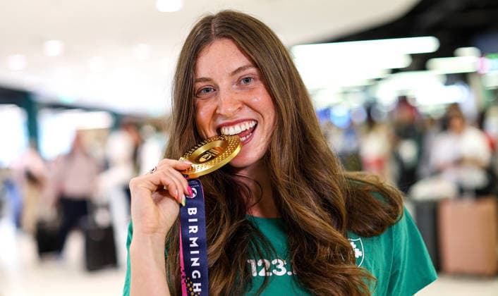 Modern Heptathlon Gold Medallist Kate O Connor Homecoming From 2026 European Athletics Championships, Dublin Airport, Dublin 17 8 2026 Kate O™Connor poses with her gold medal Kate O™Connor poses with her gold medal 17 8 2026  Copyright: xx BB2_2531
