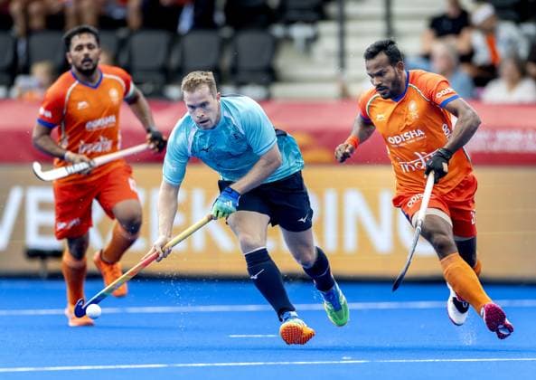 AMSTELVEEN - Stuart Rushmere of England in a duel with Amit Rohidas of India (R) during the group stage match at the Hockey World Cup between India and England at the Wagener Stadium. KOEN VAN WEEL ANP xVIxANPxSportx xxANPxIVx 565695024 originalFilename: 565695024.jpg