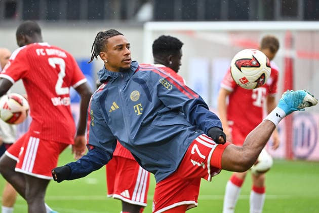 Michael OLISE (Bayern Muenchen) am Ball, Aktion. Oeffentliches Training FC Bayern Muenchen und Family Day am 17.08.2026 auf dem FC Bayern Campus in Muenchen. Fussball 1. Bundesliga,Saison 2026 2027. *** Michael OLISE, Bayern Munich in action; FC Bayern Munich public training session and Family Day on August 17, 2026, at the FC Bayern Campus in Munich; Soccer, Bundesliga 1, 2026–2027 season