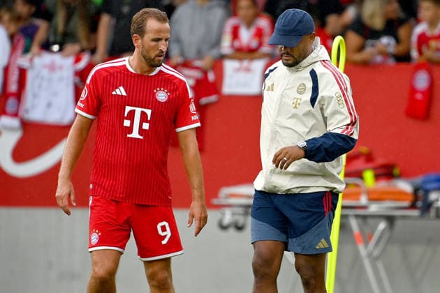 Trainer Vincent KOMPANY (Bayern Muenchen) mit Rueckkehrer Harry KANE (Bayern Muenchen). Oeffentliches Training FC Bayern Muenchen und Family Day am 17.08.2026 auf dem FC Bayern Campus in Muenchen. Fussball 1. Bundesliga,Saison 2026 2027. *** Coach Vincent KOMPANY, Bayern Munich, with returnee Harry KANE; Bayern Munich public training session and Family Day on August 17, 2026, at the FC Bayern Campus in Munich; Soccer, Bundesliga 1,2026–2027 season