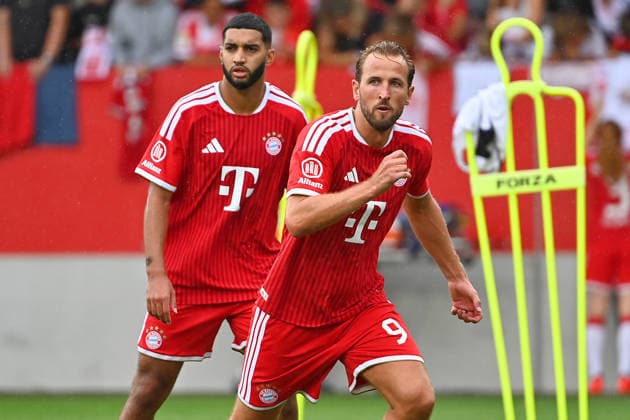 Harry KANE (Bayern Muenchen), hi:Ismael SAIBARI (Bayern Muenchen), Aktion. Oeffentliches Training FC Bayern Muenchen und Family Day am 17.08.2026 auf dem FC Bayern Campus in Muenchen. Fussball 1. Bundesliga,Saison 2026 2027. *** Harry KANE, Bayern Munich; Hi, Ismael SAIBARI, Bayern Munich; FC Bayern Munich Public Training Session and Family Day on August 17, 2026, at the FC Bayern Campus in Munich; Soccer, Bundesliga 1, 2026–2027 Season