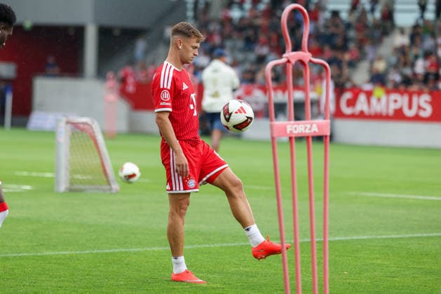 Joshua Kimmich (FC Bayern Muenchen, 06) mit Ball, GER, Allianz FC Bayern Muenchen Team Day, Fussball, Saison 2026 2027, 17.08.2026, GER, Allianz FC Bayern Muenchen Team Day, Fussball, Saison 2026 2027, 17.08.2026 Muenchen *** Joshua Kimmich, FC Bayern Munich, No. 06 with the ball, GER, Allianz FC Bayern Munich Team Day, soccer, 2026–2027 season, August 17, 2026, GER, Allianz FC Bayern Munich Team Day, soccer, 2026–2027 season, August 17, 2026, Munich Copyright: xEibner-Pressefoto JennixMaulx EP_JML