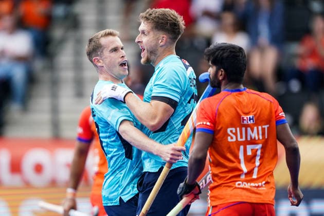2026-08-17 India v England - FIH Hockey World Cup AMSTELVEEN, NETHERLANDS - AUGUST 17: Stuart Rushmere of England, Nicholas Bandurak of England celebrating a goal during the FIH Hockey World Cup match between India and England at Wagener Stadion on August 17, 2026 in Amstelveen, Netherlands. Amstelveen Wagener Stadion Netherlands Content not available for redistribution in The Netherlands directly or indirectly through any third parties. Copyright: xAndrexWeeningx