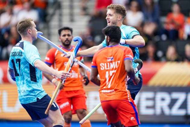 2026-08-17 India v England - FIH Hockey World Cup AMSTELVEEN, NETHERLANDS - AUGUST 17: Stuart Rushmere of England, Nicholas Bandurak of England celebrating a goal during the FIH Hockey World Cup match between India and England at Wagener Stadion on August 17, 2026 in Amstelveen, Netherlands. Amstelveen Wagener Stadion Netherlands Content not available for redistribution in The Netherlands directly or indirectly through any third parties. Copyright: xAndrexWeeningx