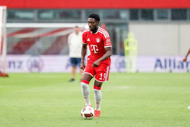 Alphonso Davies (FC Bayern Muenchen, 19) mit Ball, GER, Allianz FC Bayern Muenchen Team Day, Fussball, Saison 2026 2027, 17.08.2026, GER, Allianz FC Bayern Muenchen Team Day, Fussball, Saison 2026 2027, 17.08.2026 Muenchen *** Alphonso Davies, FC Bayern Munich, age 19, with the ball, GER, Allianz FC Bayern Munich Team Day, soccer, 2026–2027 season, August 17, 2026, GER, Allianz FC Bayern Munich Team Day, soccer, 2026–2027 season, August 17, 2026, Munich Copyright: xEibner-Pressefoto JennixMaulx EP_JML