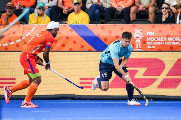 2026-08-17 India v England - FIH Hockey World Cup AMSTELVEEN, NETHERLANDS - AUGUST 17: Phil Roper of England during the FIH Hockey World Cup match between India and England at Wagener Stadion on August 17, 2026 in Amstelveen, Netherlands. Amstelveen Wagener Stadion Netherlands Content not available for redistribution in The Netherlands directly or indirectly through any third parties. Copyright: xAndrexWeeningx
