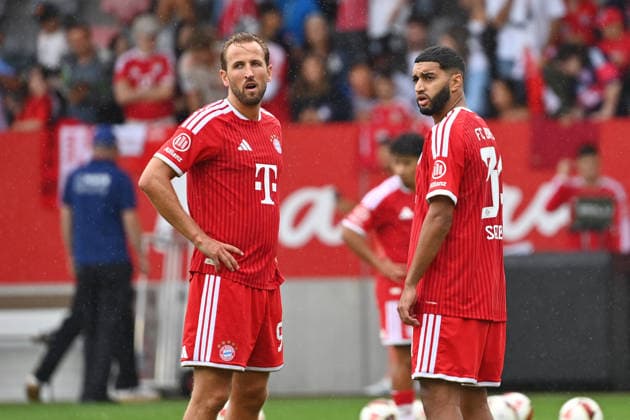 v.li:Harry KANE (Bayern Muenchen) mit Ismael SAIBARI (Bayern Muenchen),Aktion. Oeffentliches Training FC Bayern Muenchen und Family Day am 17.08.2026 auf dem FC Bayern Campus in Muenchen. Fussball 1. Bundesliga,Saison 2026 2027. *** From left: Harry KANE of Bayern Munich with Ismael SAIBARI of Bayern Munich; FC Bayern Munich public training session and Family Day on August 17, 2026, at the FC Bayern Campus in Munich; Soccer, Bundesliga 1,2026–2027 season