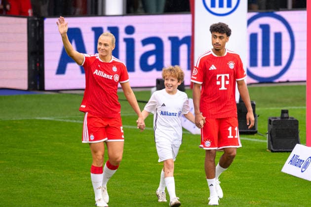 Fußball, Allianz FC Bayern Team Day, 20260817, FC Bayern München. Im Bild v.l. Magdalena ERIKSSON (Bayern, 5), Nathaniel BROWN (Bayern, 11). München FC Bayern Campus Bayern Deutschland *** Soccer, Allianz FC Bayern Team Day, 20260817, FC Bayern Munich Pictured from left: Magdalena ERIKSSON (Bayern, 5), Nathaniel BROWN (Bayern, 11), Munich, FC Bayern Campus, Bayern, Germany Copyright: Passion2Press MarkusxFischerx