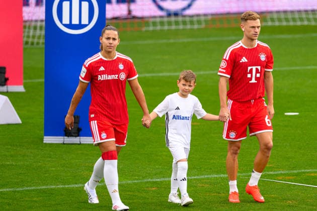 Fußball, Allianz FC Bayern Team Day, 20260817, FC Bayern München. Im Bild v.l. Lena OBERDORF (Bayern, 8), Joshua KIMMICH (Bayern, 6). München FC Bayern Campus Bayern Deutschland *** Soccer, Allianz FC Bayern Team Day, 20260817, FC Bayern Munich Pictured from left: Lena OBERDORF (Bayern, 8), Joshua KIMMICH (Bayern, 6), Munich, FC Bayern Campus, Bayern, Germany Copyright: Passion2Press MarkusxFischerx
