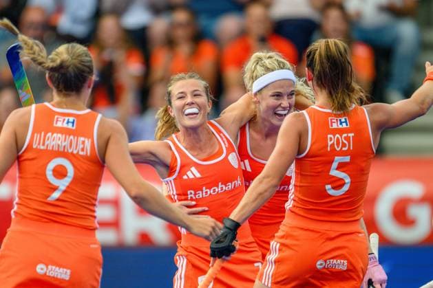 AMSTELVEEN, 17-08-2026, Wagener Stadion, FIH Hockey World Cup 2026 Women, 2026. Xan de Waard and Yibbi Jansen celebrating the goal scored during the game Australia - Netherlands (women). Australia - Netherlands (women)  x205817384x Copyright:
