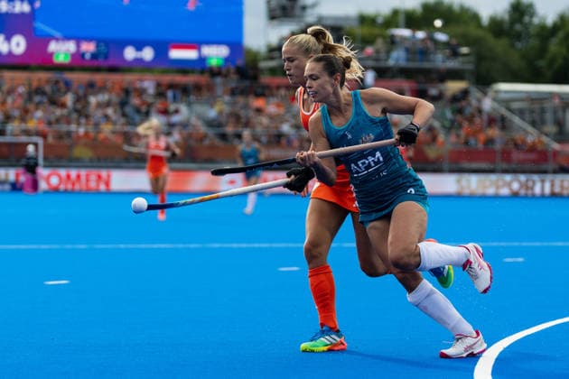 Netherlands v Australia - FIH Hockey World Cup AMSTELVEEN, NETHERLANDS - AUGUST 17: Luna Fokke of Netherlands and Morgan Mathison of Australia during the FIH Hockey World Cup match between Netherlands and Australia at Wagener Stadion on August 17, 2026 in Amstelveen, Netherlands. Amstelveen Wagener Stadion Netherlands Content not available for redistribution in The Netherlands directly or indirectly through any third parties. Copyright: xMarcelxvanxPlateringenx