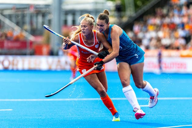 Netherlands v Australia - FIH Hockey World Cup AMSTELVEEN, NETHERLANDS - AUGUST 17: Luna Fokke of Netherlands and Morgan Mathison of Australia during the FIH Hockey World Cup match between Netherlands and Australia at Wagener Stadion on August 17, 2026 in Amstelveen, Netherlands. Amstelveen Wagener Stadion Netherlands Content not available for redistribution in The Netherlands directly or indirectly through any third parties. Copyright: xMarcelxvanxPlateringenx