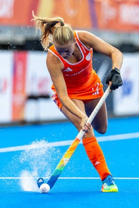 Netherlands v Australia - FIH Hockey World Cup AMSTELVEEN, NETHERLANDS - AUGUST 17: Luna Fokke of Netherlands during the FIH Hockey World Cup match between Netherlands and Australia at Wagener Stadion on August 17, 2026 in Amstelveen, Netherlands. Amstelveen Wagener Stadion Netherlands Content not available for redistribution in The Netherlands directly or indirectly through any third parties. Copyright: xMarcelxvanxPlateringenx