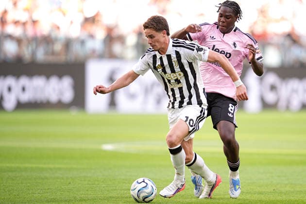 Juventus s Kenan Yildiz fights for the ball with Juventus s Augusto Owusu during the pre season friendly soccer match between Juventus and Juventus Next Gen at the Allianz Stadium in Torino, north west Italy - Wednesday, August 17, 2026. - Soccer .  Copyright: xMarcoxAlpozzi LaPressex