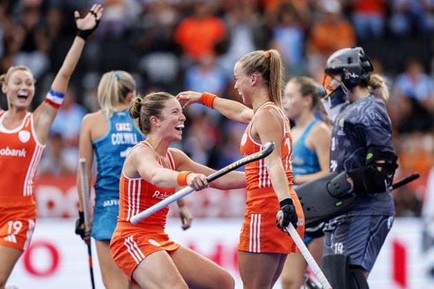 AMSTELVEEN - FrÃ dÃ rique Matla of the Netherlands and Joosje Burg of the Netherlands celebrate Joosje Burg of the Netherlands 2-0 goal during the group stage match at the Hockey World Cup between Australia and the Netherlands at the Wagener Stadium. KOEN VAN WEEL ANP xVIxANPxSportx xxANPxIVx 565702621 originalFilename: 565702621.jpg