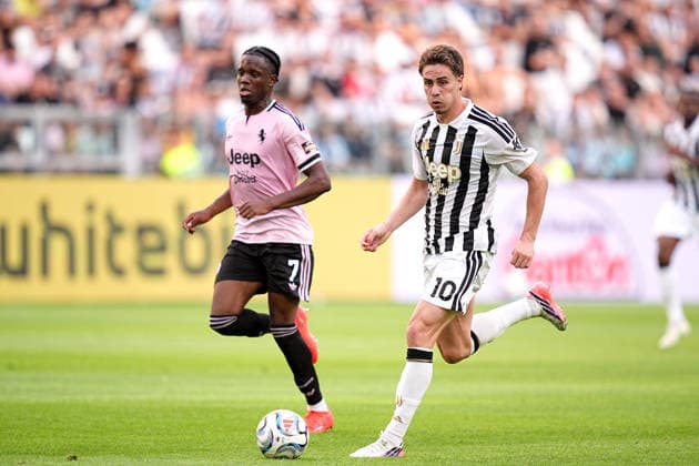 Juventus s Kenan Yildiz fights for the ball with Juventus s Justin Oboavwoduo during the pre season friendly soccer match between Juventus and Juventus Next Gen at the Allianz Stadium in Torino, north west Italy - Wednesday, August 17, 2026. - Soccer .  Copyright: xMarcoxAlpozzi LaPressex