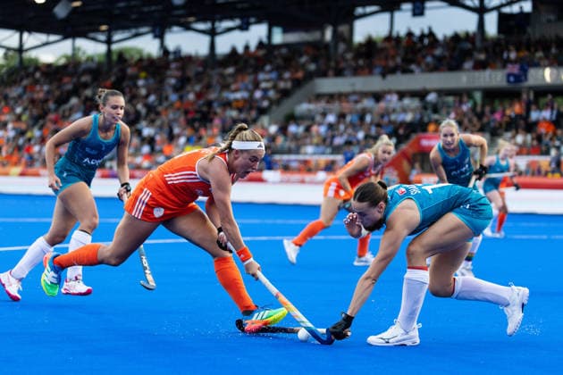 Netherlands v Australia - FIH Hockey World Cup AMSTELVEEN, NETHERLANDS - AUGUST 17: Pien Dicke of Netherlands and Lucy Sharman of Australia during the FIH Hockey World Cup match between Netherlands and Australia at Wagener Stadion on August 17, 2026 in Amstelveen, Netherlands. Amstelveen Wagener Stadion Netherlands Content not available for redistribution in The Netherlands directly or indirectly through any third parties. Copyright: xMarcelxvanxPlateringenx