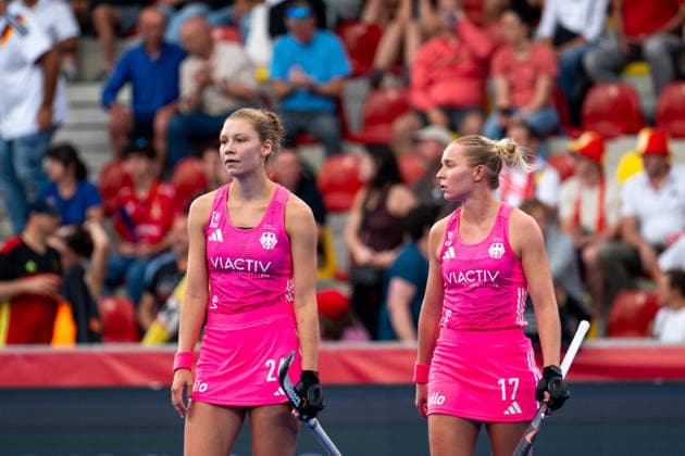 17.08.2026, BEL, Hockey, Frauen, FIH Weltmeisterschaft, Länderspiel, Deutschland vs Argentinien Felicia Wiedermann ( Deutschland, 26 ), Lynn Krings ( Deutschland, 17 ) ist enttäuscht über die 2:3 Niederlage, Wavre Belfius Arena Wallonisch-Brabant Belgien *** August 17, 2026, BEL, Field Hockey, Women s, FIH World Championship, International Match, Germany vs. Argentina: Felicia Wiedermann (Germany, 26) and Lynn Krings (Germany, 17) are disappointed by the 2–3 loss, Wavre Belfius Arena, Walloon Brabant, Belgium Copyright: xNordphoto Memmlerx