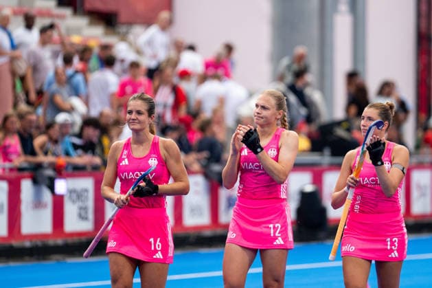 17.08.2026, BEL, Hockey, Frauen, FIH Weltmeisterschaft, Länderspiel, Deutschland vs Argentinien Sonja Zimmermann ( Deutschland, 16 ), Ines Wanner ( Deutschland, 12 ), Hanna Rothländer ( Deutschland, 13 ) sind enttäuscht über die 2:3 Niederlage, Wavre Belfius Arena Wallonisch-Brabant Belgien *** August 17, 2026, BEL, Hockey, Women, FIH World Championship, International Match, Germany vs. Argentina Sonja Zimmermann, Germany, 16, Ines Wanner, Germany, 12, Hanna Rothländer (Germany), 13, are disappointed by the 2–3 loss, Wavre Belfius Arena, Walloon Brabant, Belgium Copyright: xNordphoto Memmlerx