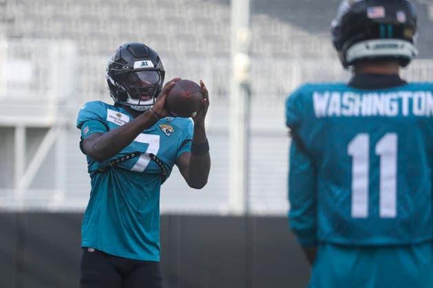 JACKSONVILLE, FL - AUGUST 17: Jacksonville Jaguars wide receiver Brian Thomas Jr. (7) catches a pass during training camp on August 17, 2026 at the Miller Electric Center in Jacksonville, Fl. (Photo by David Rosenblum Icon Sportswire) NFL, American Football Herren, USA AUG 17 Jaguars Training Camp EDITORIAL USE ONLY Icon260817238031
