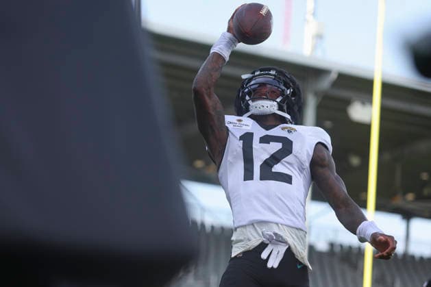 JACKSONVILLE, FL - AUGUST 17: Jacksonville Jaguars wide receiver Travis Hunter (12) catches a pass during training camp on August 17, 2026 at the Miller Electric Center in Jacksonville, Fl. (Photo by David Rosenblum Icon Sportswire) NFL, American Football Herren, USA AUG 17 Jaguars Training Camp EDITORIAL USE ONLY Icon260817238094